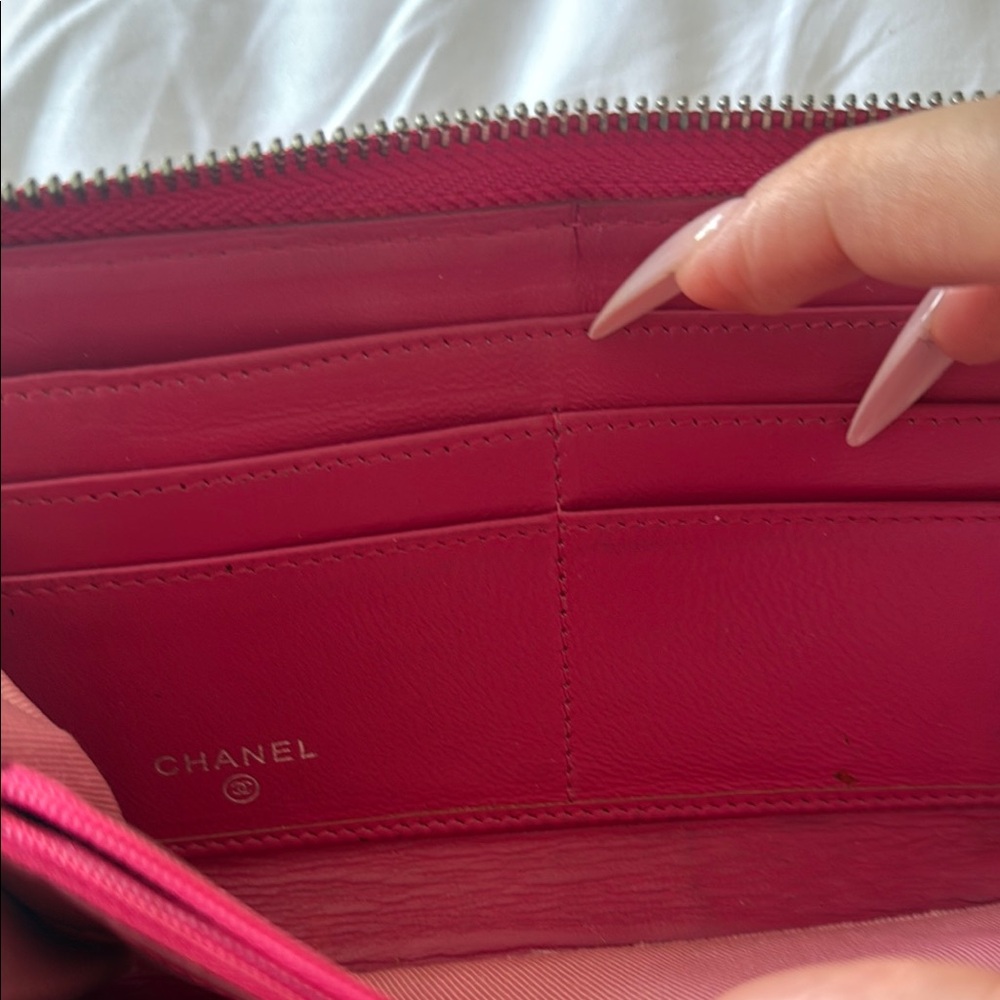 AUTHENTIC CHANEL WALLET - Picture 4 of 7